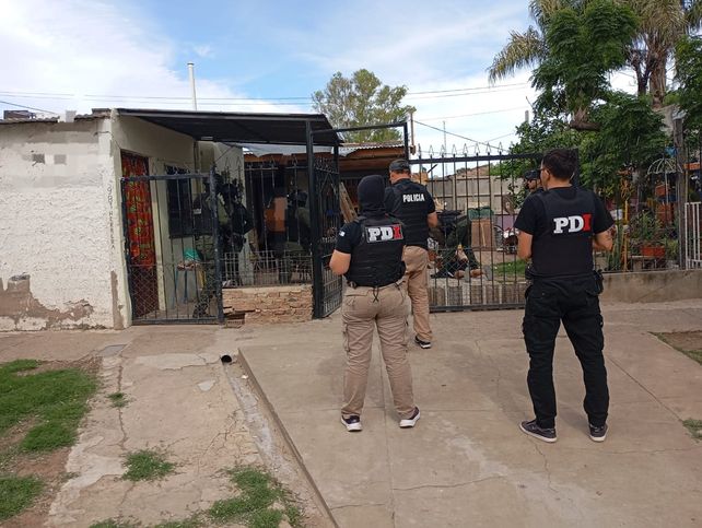 Allanamientos simultáneos en Rafaela: cuatro detenidos y secuestro de drogas, armas y dinero