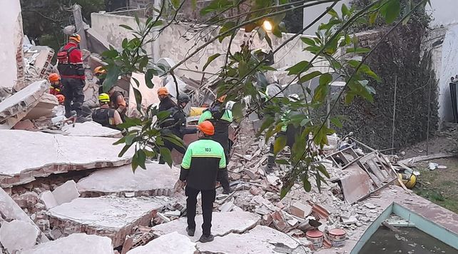 Derrumbe en zona norte: búsqueda contrarreloj de una tercera persona atrapada bajo escombros