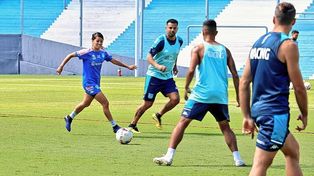 Racing mostró a sus refuerzos de los equipos femenino y masculino. Luego hubo partido.