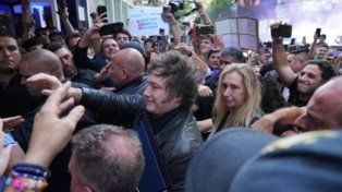 Javier Milei llegó al búnker de La Libertad Avanza y hay optimismo en el gobierno