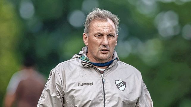 Claudio Spontón dio un paso al costado como DT de Platense