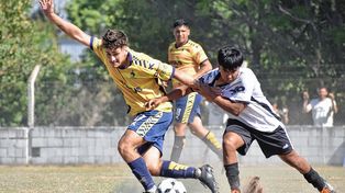 Colón de San Justo ganó y sigue líder en la Primera de Liga