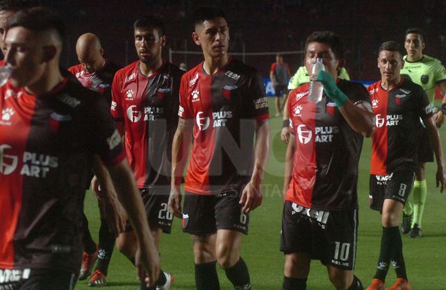 Tres jugadores de Colón jugarán al borde de la suspensión ante Racing