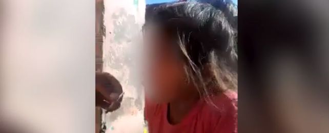 En el video las autoridades pudieron corroborar como la madre le dio de fumar a la menor de 4 años.&nbsp;