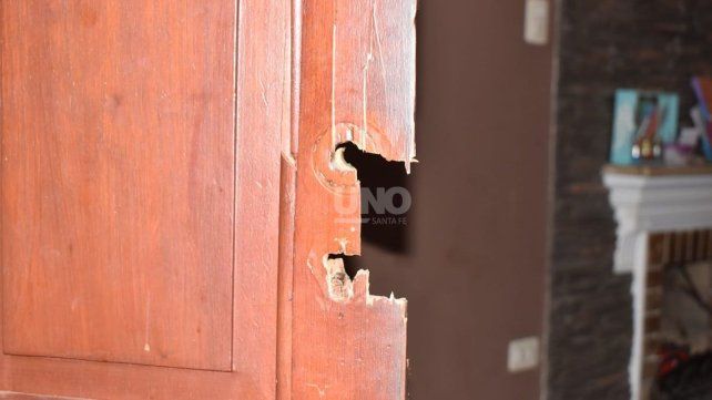 Un policía resistió a balazos una entradera a su vivienda cuando dormía junto a su mujer y sus hijos