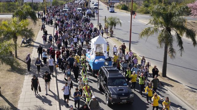 La imagen de la Virgen María encabeza la multitudinaria peregrinación que llegará este domingo a las 7 a San Nicolás. 