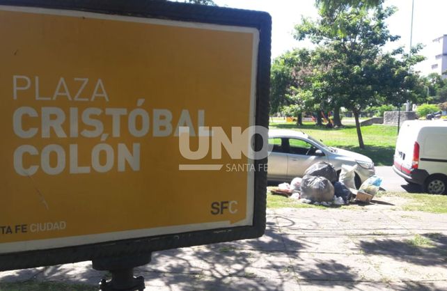 La basura acumulada se&nbsp;convirtió en una postal indeseada de los usuarios y vecinos.&nbsp;