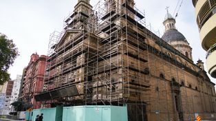 La Catedral, en medio de la restauración integral de su fachada.