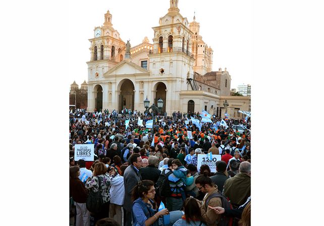 Pañuelazo en Córdoba en apoyo a las políticas de derechos humanos