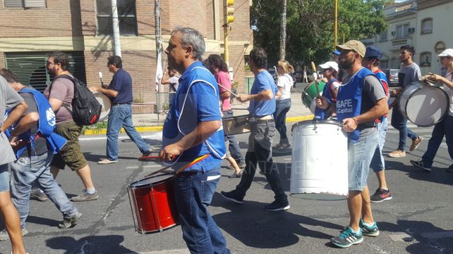 Estatales marchan en rechazo a la oferta del gobierno provincial. Mirá el recorrido
