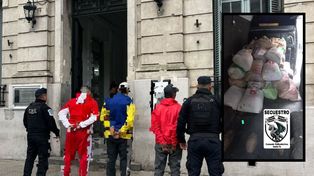 Tres detenidos por robar soja de un tren descarrilado: secuestraron una trafic con 46 bolsas