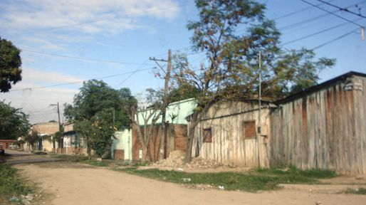 Cayó después de apuñalar a su ex pareja y encerrarla