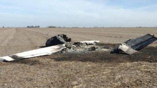 En la zona se realiza una amplia inspección en búsqueda de huellas o indicios de interés para determinar qué ocurrió con la avioneta.