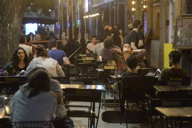 Los bares cerrarían entre las 20 y las 22. El horario exacto se está definiendo.