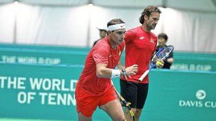 Nadal entrena en Málaga y prepara su despedida con España