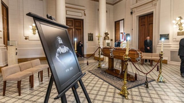 El velatorio de Locomotora Oliveras tuvo lugar en la Legislatura provincial. Este jueves una nueva convencional ocupará su lugar.