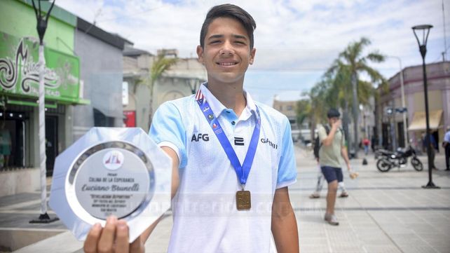 Luciano ganó un torneo en EE. UU. con 13 años. Es muy importante el premio. Allá el nivel es bueno