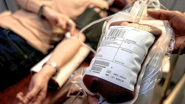 Reino Unido indemniza a infectados por sangre contaminada