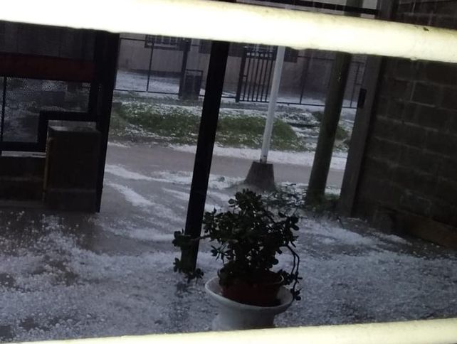 Las imágenes de una granizada histórica en Santa Elena
