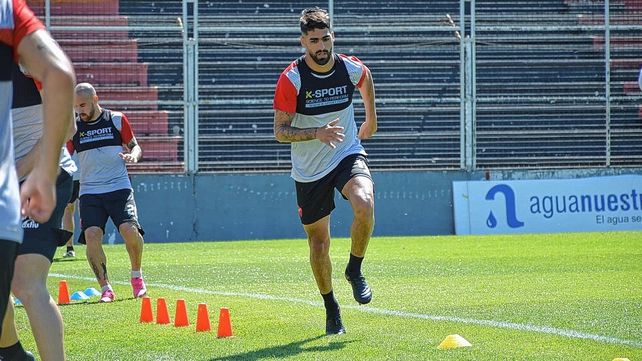 Favio Vázquez se afianzó en el mediocampo de Patronato