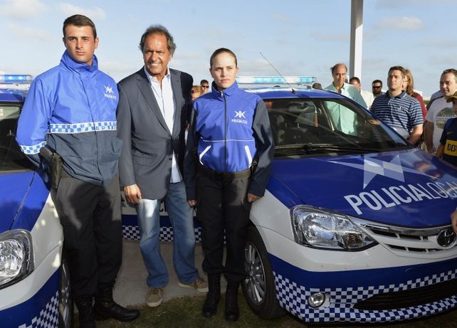 El gobernador bonaerense Daniel Scioli proyecta crear policías locales en todo el país