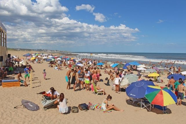 playa. Tanto en La Mansa como en La Brava se vislumbran turistas de nuestro país que opinan que los precios son casi similares.