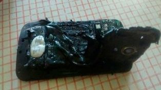 Un muchacho se quemó al explotarle el teléfono móvil mientras dormía