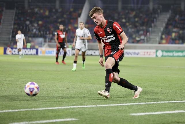 Newells brilló en Santiago, ganó 3 a 0 y está muy cerca de la Sudamericana