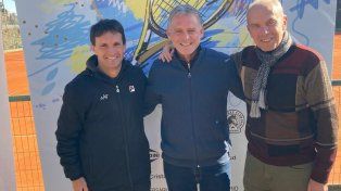 Puro tenis. Los dirigentes de la AAT, Gonzalo Presson y Juan Pérez, y el titular de la FST, Jorge Capella.