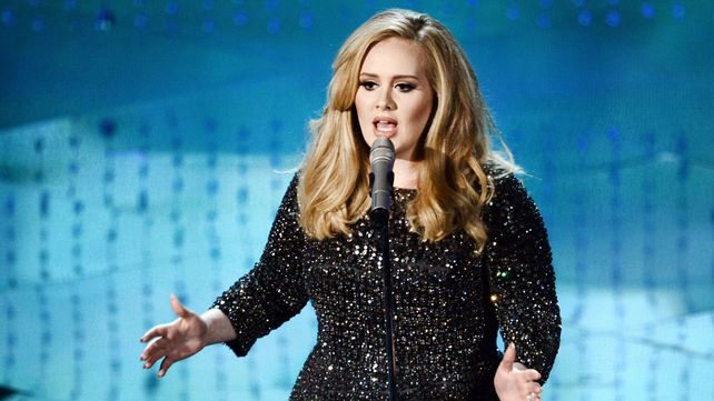 Adele se conmovió con el divorcio de Angelina Jolie y Brad Pitt y les dedicó su show