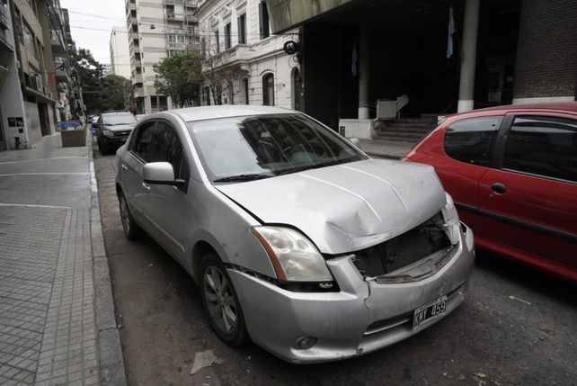 El Nissan en el que se movieron los asesinos chocó contra un taxi en Catamarca y Moreno a dos minutos del crimen.&nbsp;