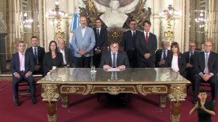 Javier Milei anunció por cadena nacional 30 medidas del Mega DNU de reforma del Estado y desregulación de la economía.&nbsp;