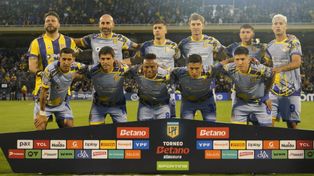 El once de Central, con su particular camiseta alternativa.