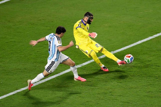 Julián Álvarez ingresó desde el banco ante Argelia.