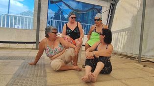 Este proyecto, nacido del taller de actuación del Área de Adultos Mayores, es una oda a la vitalidad que persiste, al valor de contar historias y al arte como puente entre generaciones.