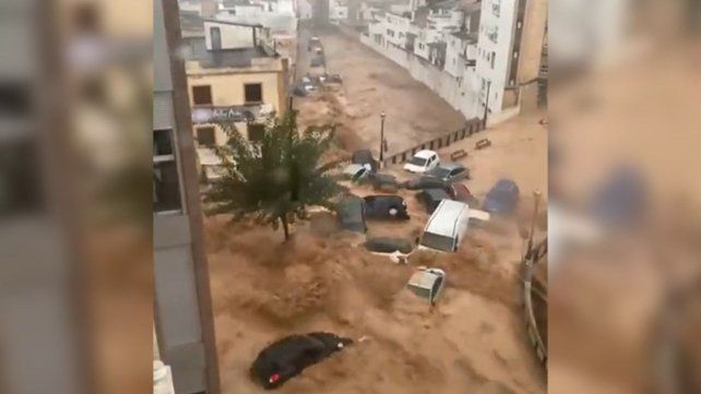 Una violenta tormenta azotó Valencia y advierten que hay varios muertos