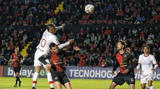 Colón y una derrota ante Huracán de local.