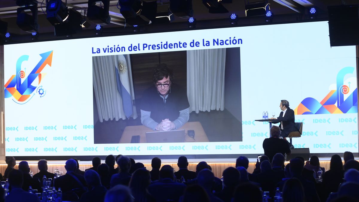 Al hablar en Idea, Milei apuntó a Kicillof: Es casi insultante tener que debatir con un comunista