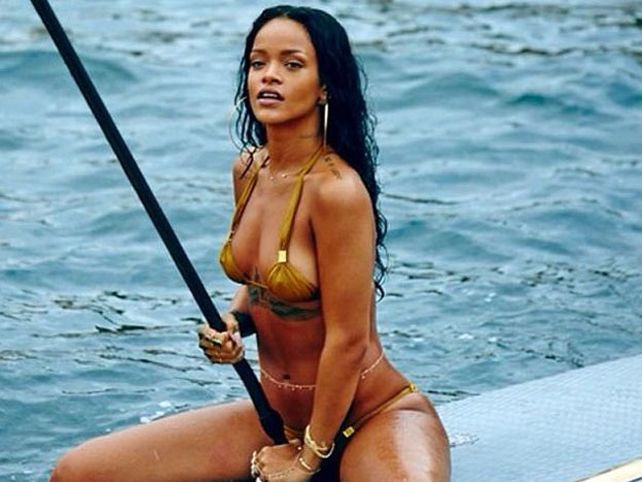 Rihanna suma al club de las botineras