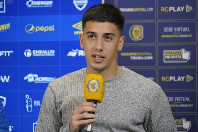Sández recordó que Russo fue quien lo hizo debutar en primera, en Boca. Ahora lo tiene como DT en Central.