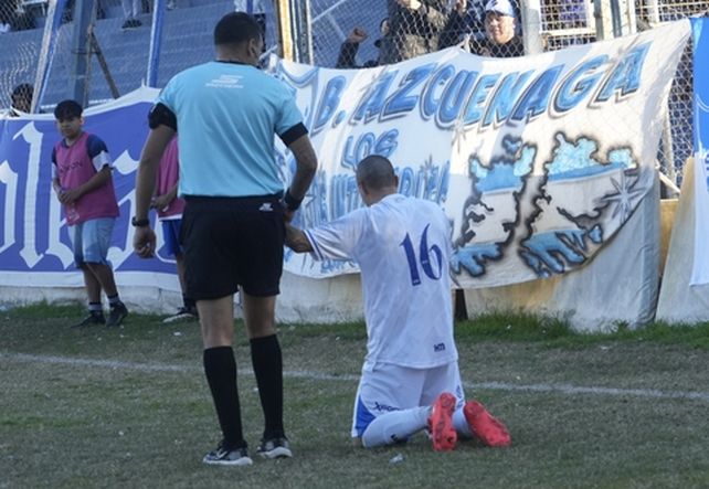 Agradecimiento. Ciro Aiello anotó el segundo tanto de Argentino