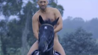Pablito Ruiz se desnudó en su nuevo video