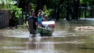 El río Paraná sigue creciendo por encima de la marca del nivel de evacuación