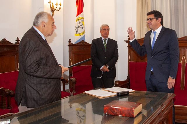 La Corte Suprema de Justicia tomó juramento al Dr. Leandro Maiarota La Corte Suprema de Justicia tomó juramento al Dr. Leandro Maiarota