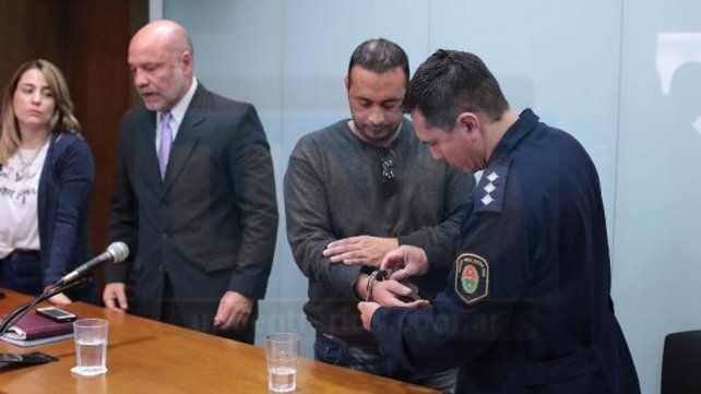 Al penal. El policía fue condenado y llevado rápidamente al penal.
