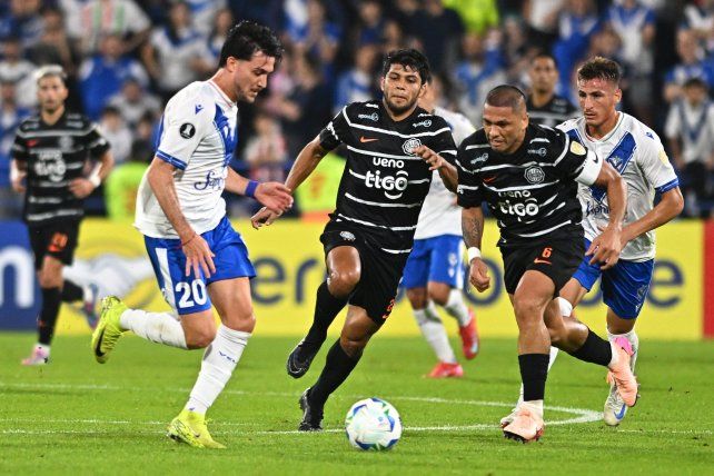 Vélez igualó de local ante Olimpia.