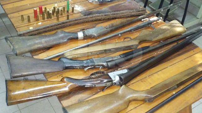 Cayó con un arsenal, un hombre denunciado por amenazar a dos mujeres
