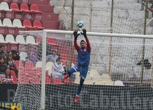 Una atajada de Sebastián Moyano, candidata a la Mejor de la 4ª fecha