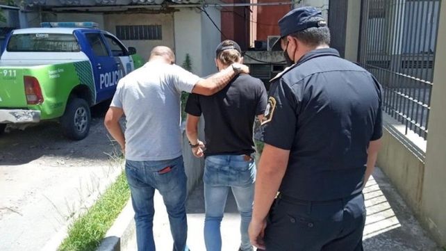 Matías Belloso (centro) llegó acompañado por su padre Gonzalo Pejerrey Belloso.&nbsp;