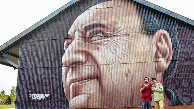 Saer vuelve a la vida en un muro de Serodino